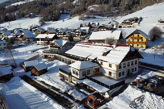 Außenansicht im Winter der Metzgerstub'n in St. Michael im Lungau