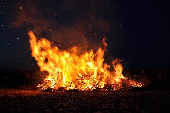 Osterfeuer - eine alte Tradition am Karsamstag